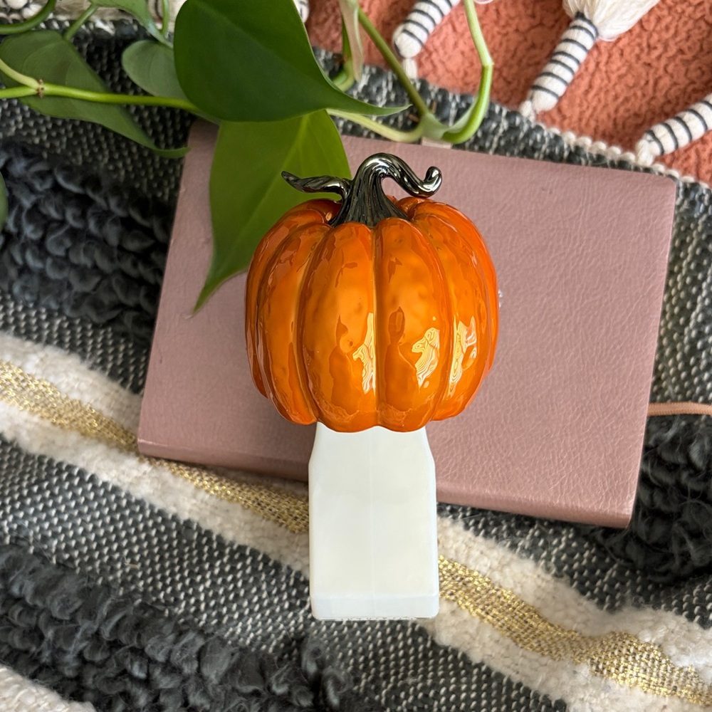 Bath & Body Works Orange Pumpkin Night Light Wallflower Plug In